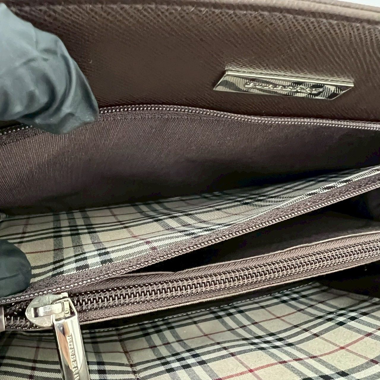 極 美品 BURBERRY バーバリー ノバチェック 柄 ロゴ 金具 レザー 本革