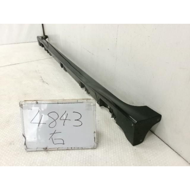 2020年 スペーシア カスタム 5AA-MK53S 純正 右サイドステップ ZJ3 ブラック系 77230-79R50-ZJ3 209559 4843