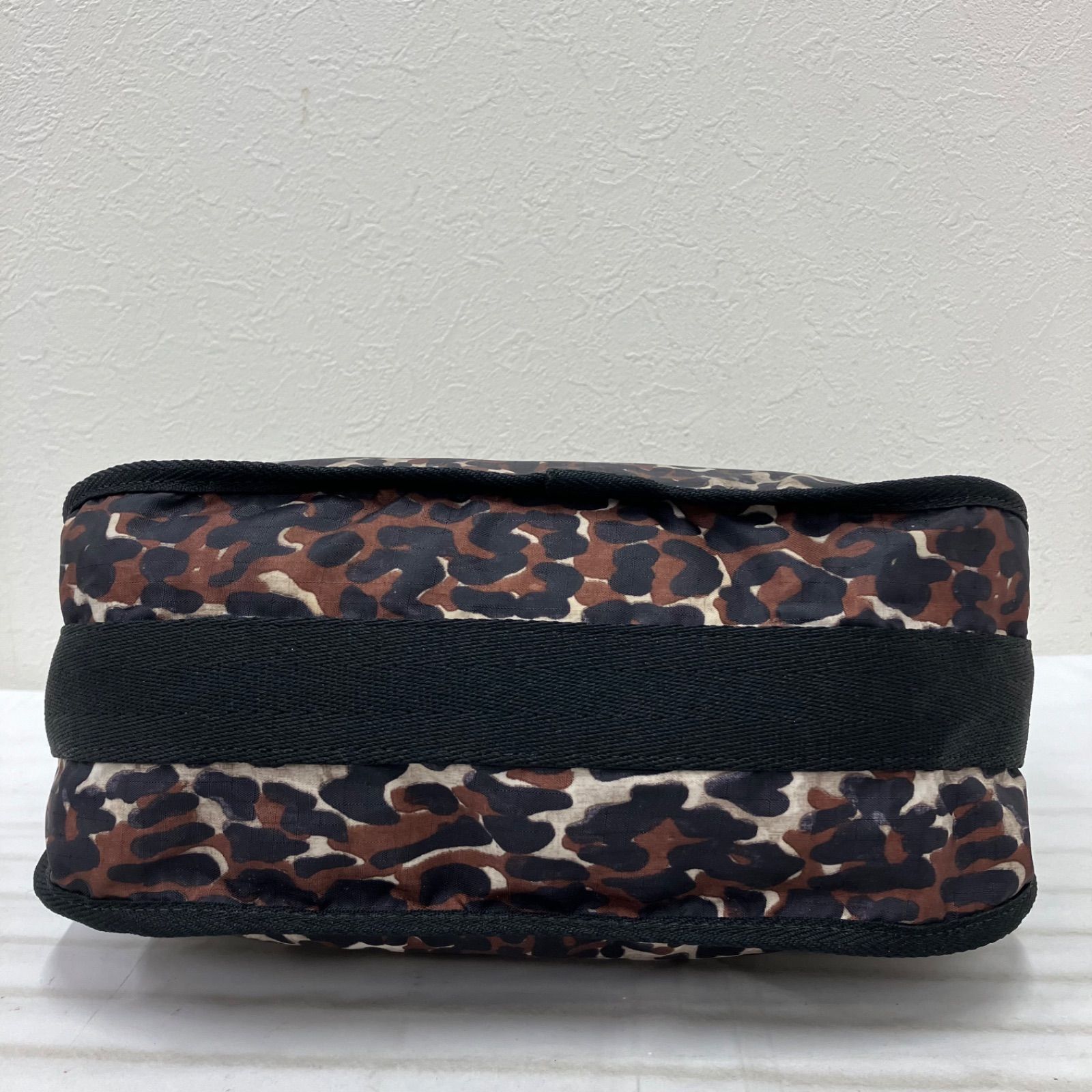 5967 LeSportsac レスポートサック ショルダーバッグ 斜めがけ 紐調節