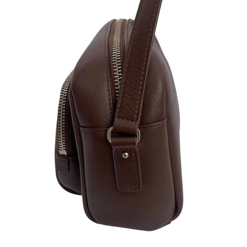 【美品】agnes b. アニエスベー　レザーショルダーバッグ　ブラウン　本革 アニエスベー agnes b. ショルダーバッグ レザー 本革 斜め掛け