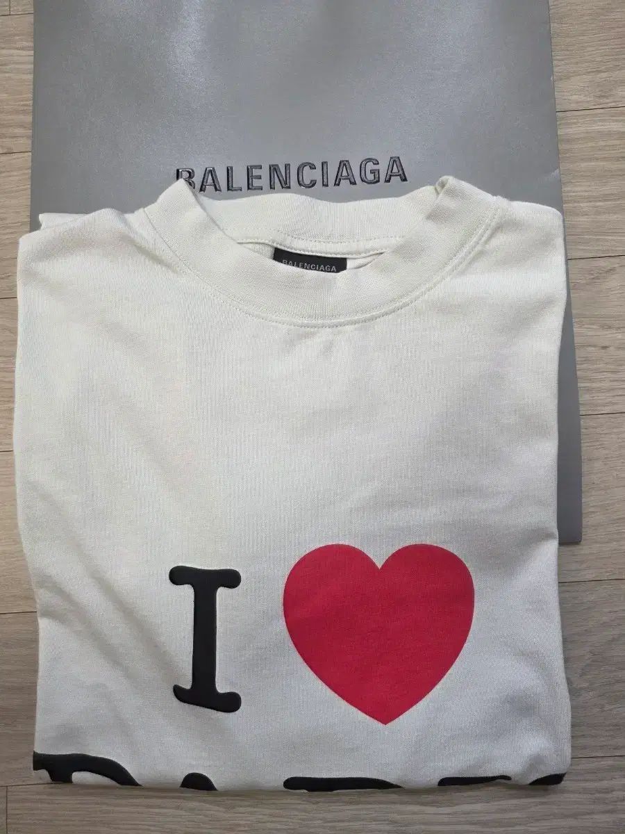 正規品)バレンシアガ オーバーサイズ Tシャツ 新品 出品