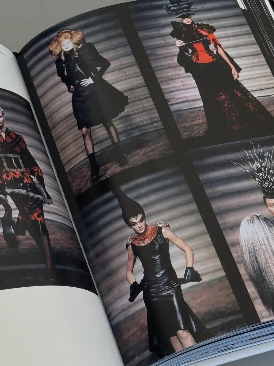 GIVENCHYアートブック Givenchy (atelier) - 