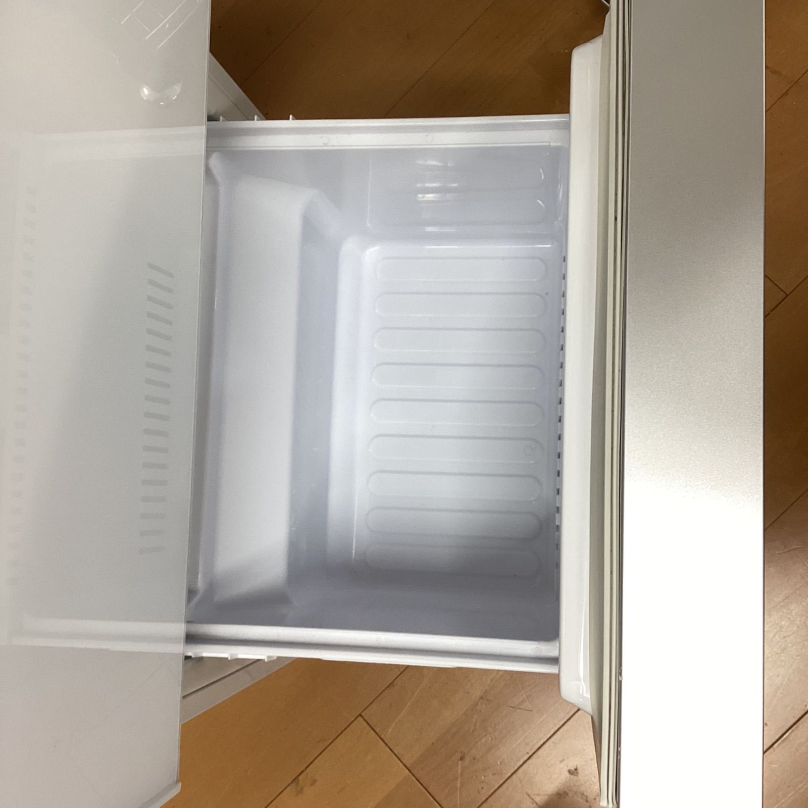 冷凍冷蔵庫】 SHARP 137L 2016年製 SHARP 137L冷凍冷蔵庫 SJ-C14B-W 2016年