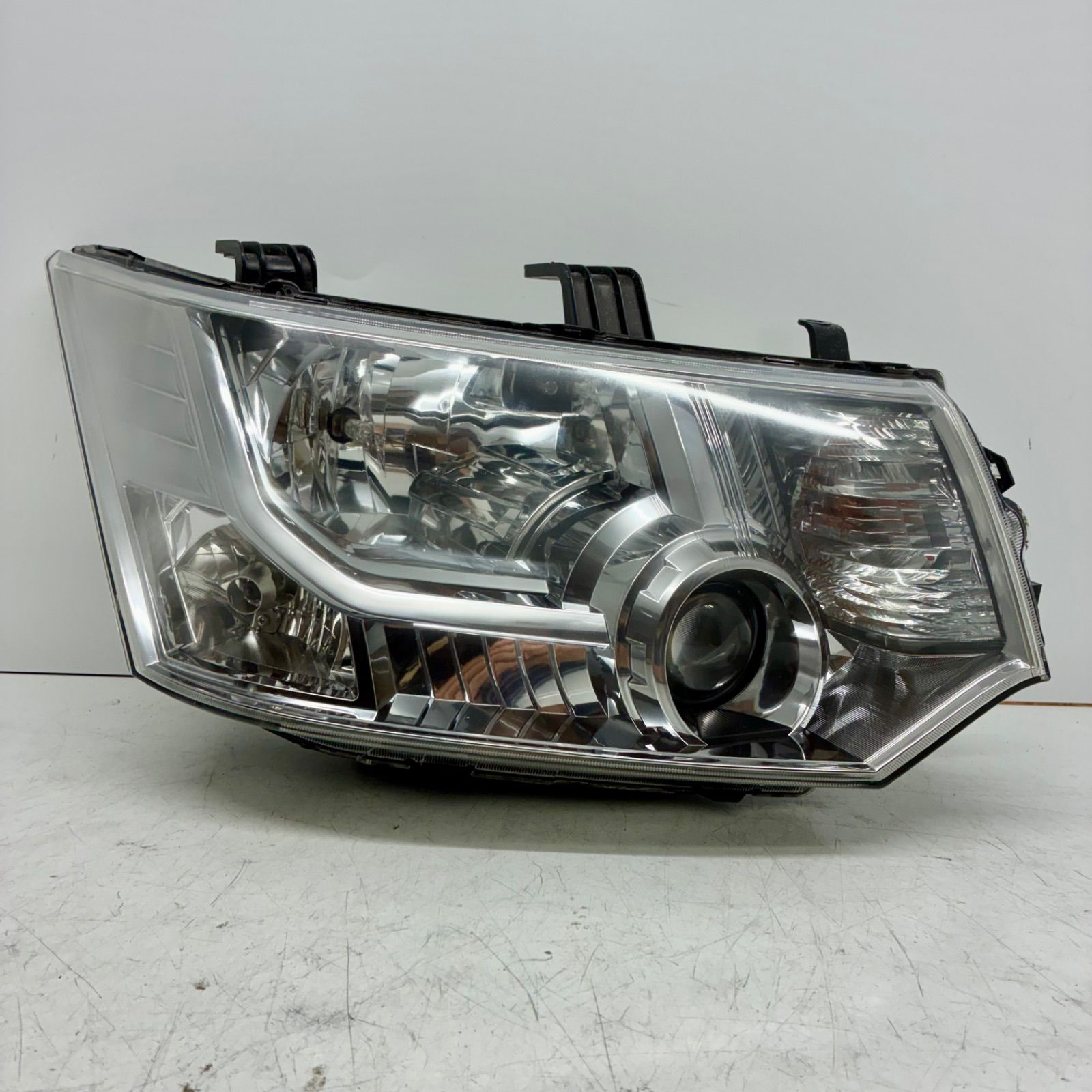 良品【コーティング済】三菱 CV5W CV1W CV2W CV4W デリカ D5 ヘッド