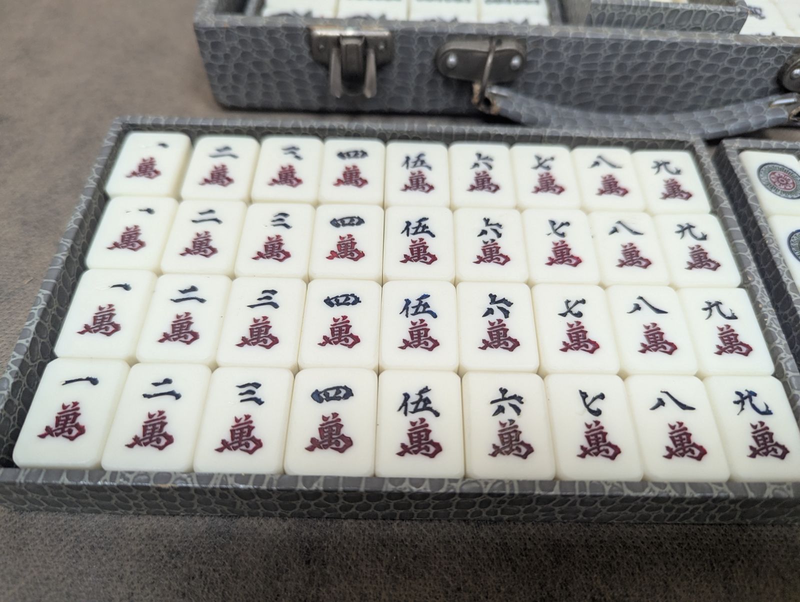 高級麻雀牌（優良牌）竹背仕様 パイソン柄型押しケース付き 昭和レトロ