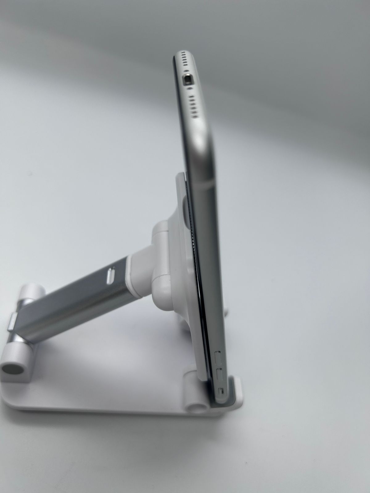 iPhone 64GB ホワイト SIM 256GB SE（第2世代 iPhone SE 第2世代 64GB