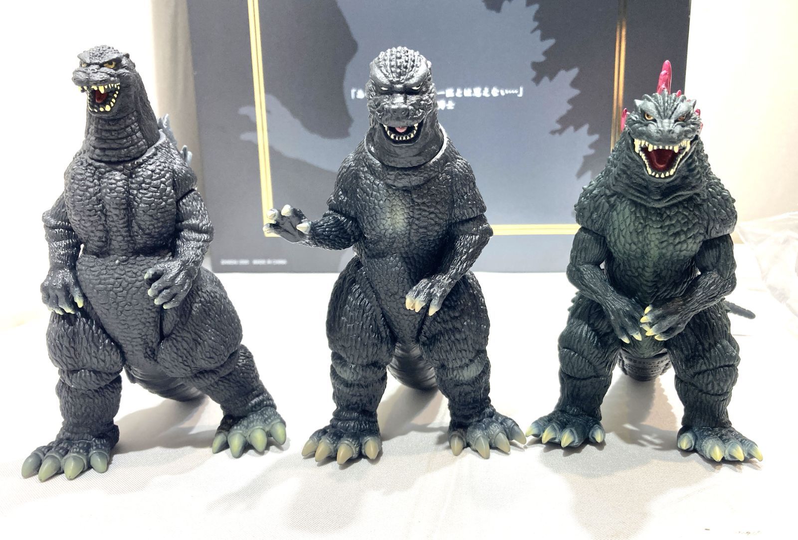 高松44-0106] BANDAI ゴジラ50周年メモリアルボックス[中古/140