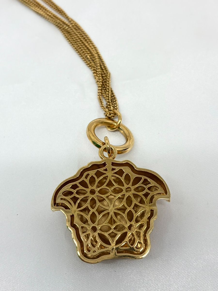 VERSACE ベルサーチ メドゥーサネックレス ゴージャス ネックレス 44㎝(調節可)中古 スレなどあり M-2089 VERSACE ベルサーチ メドゥーサネックレス ゴージャス ネックレス 44㎝(調節可)中古 スレなどあり M-2089