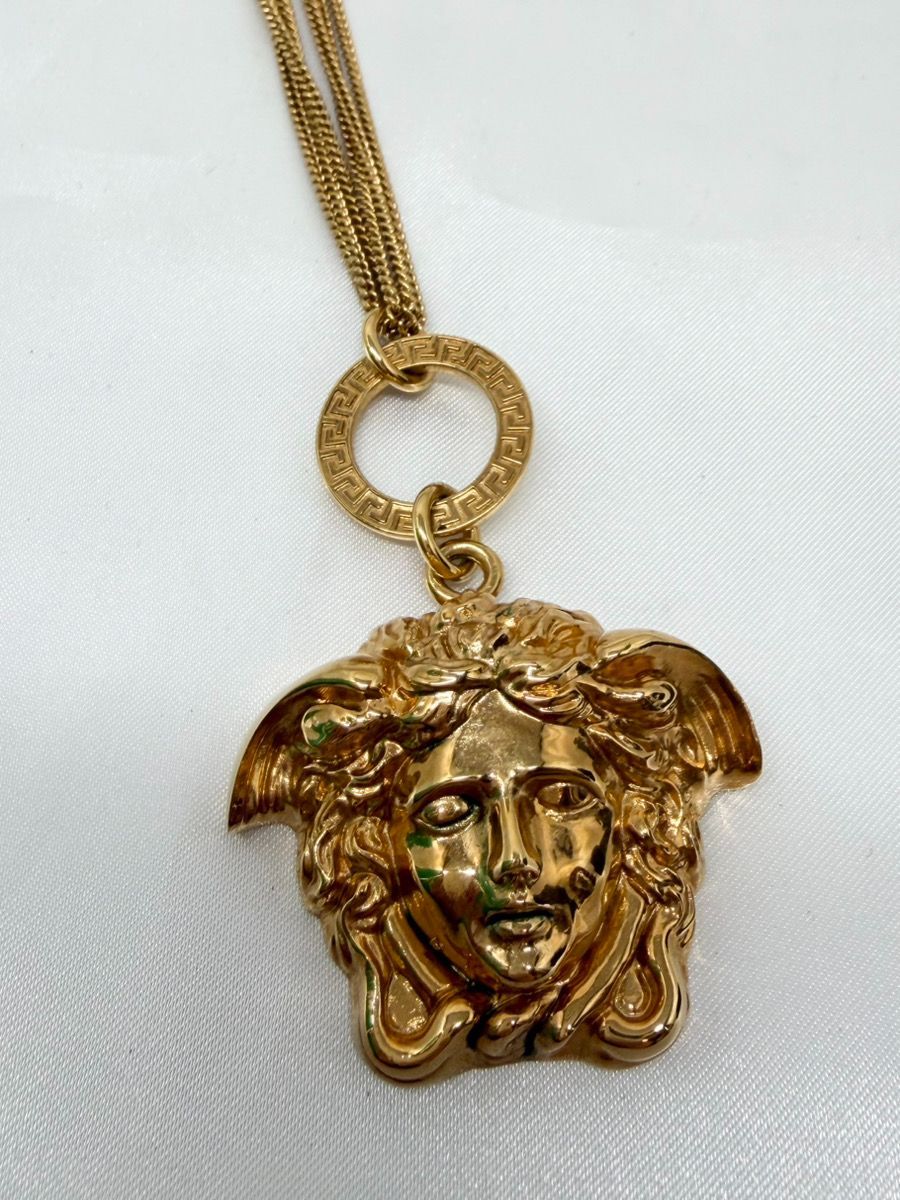 VERSACE ベルサーチ メドゥーサネックレス ゴージャス ネックレス 44㎝(調節可)中古 スレなどあり M-2089 VERSACE ベルサーチ メドゥーサネックレス ゴージャス ネックレス 44㎝(調節可)中古 スレなどあり M-2089
