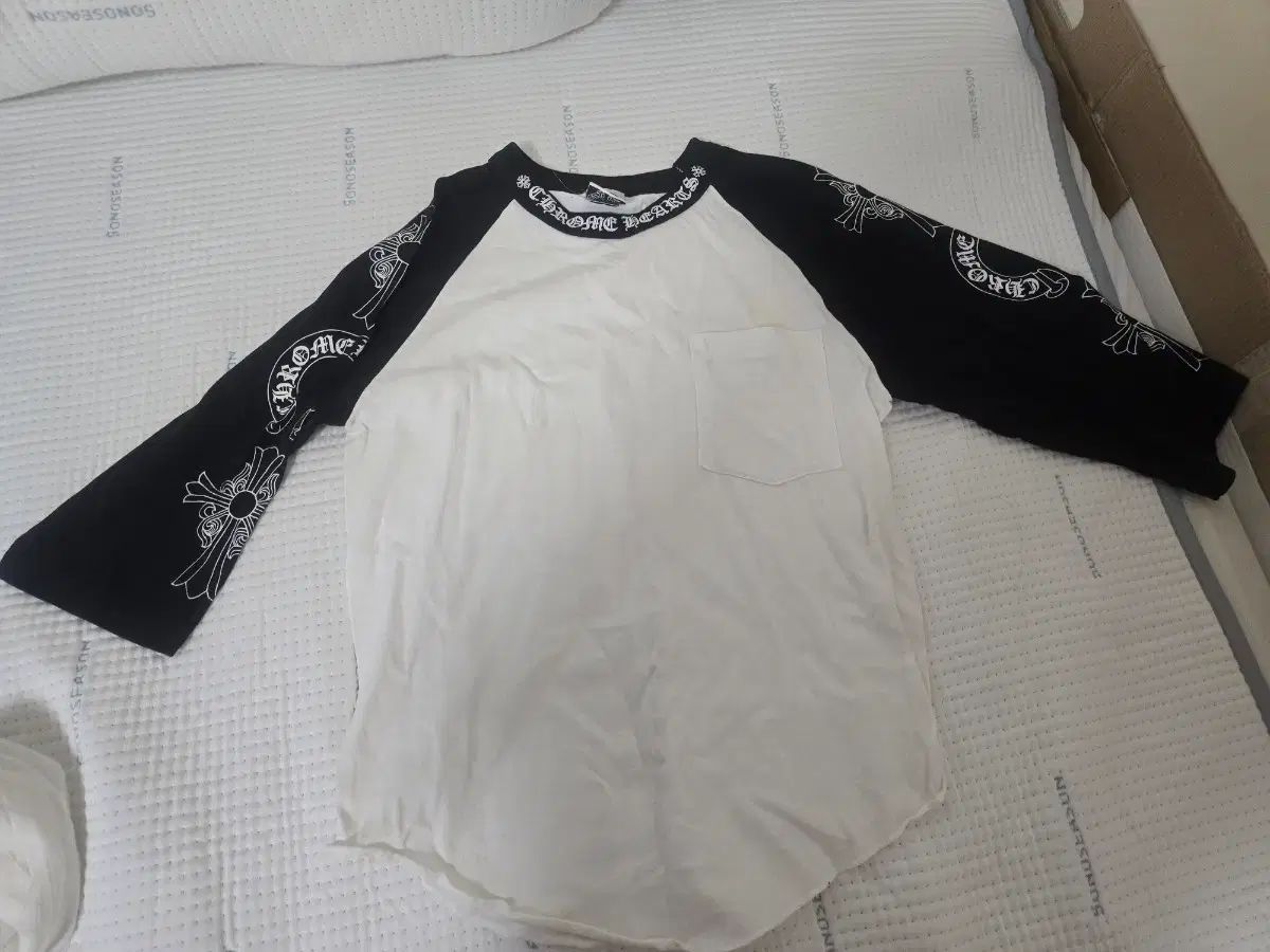 クロムハーツ 正規品 ブラック/白 ラグラン Tシャツ 出品