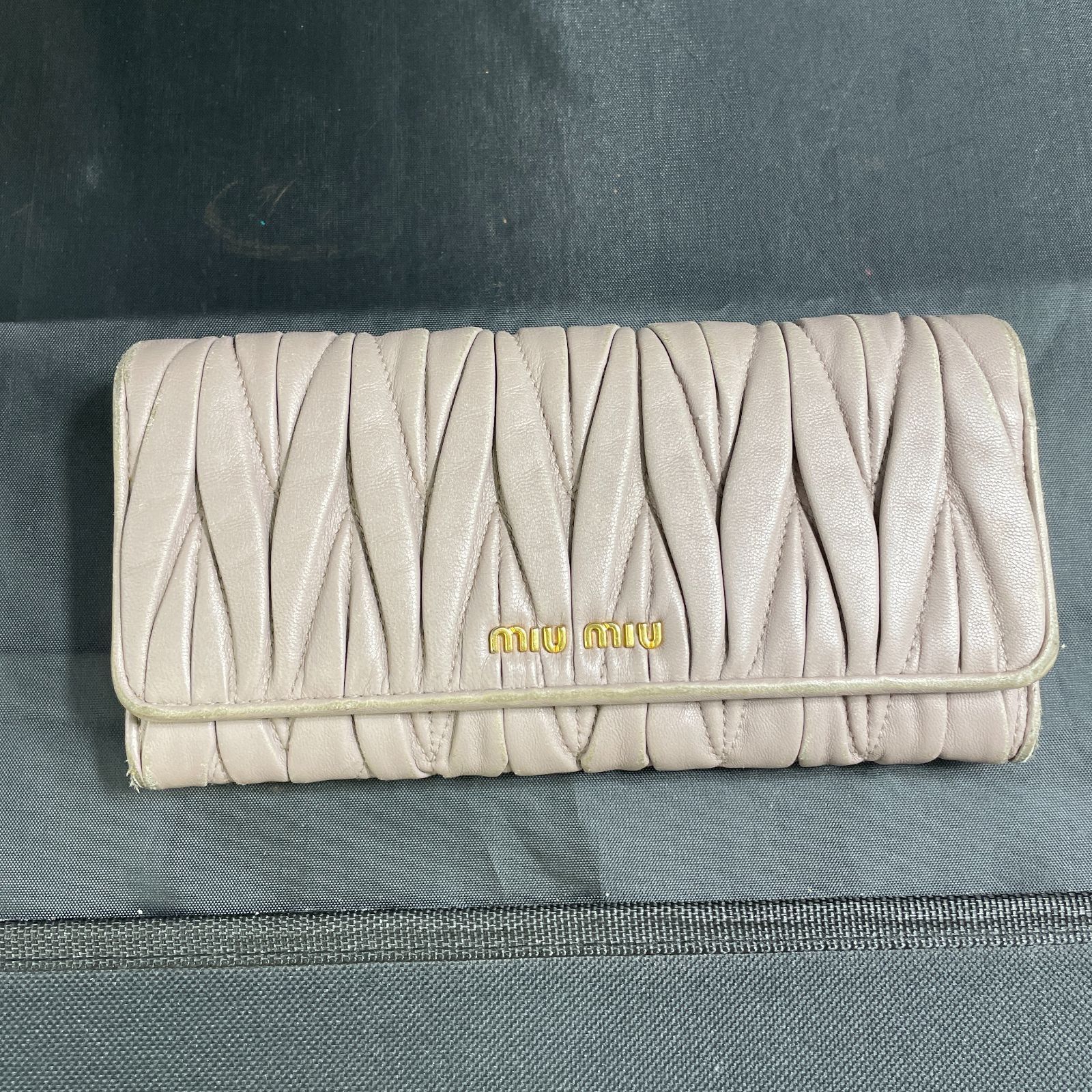 ミュウミュウ マテラッセ 長財布 B26070144 - メルカリ