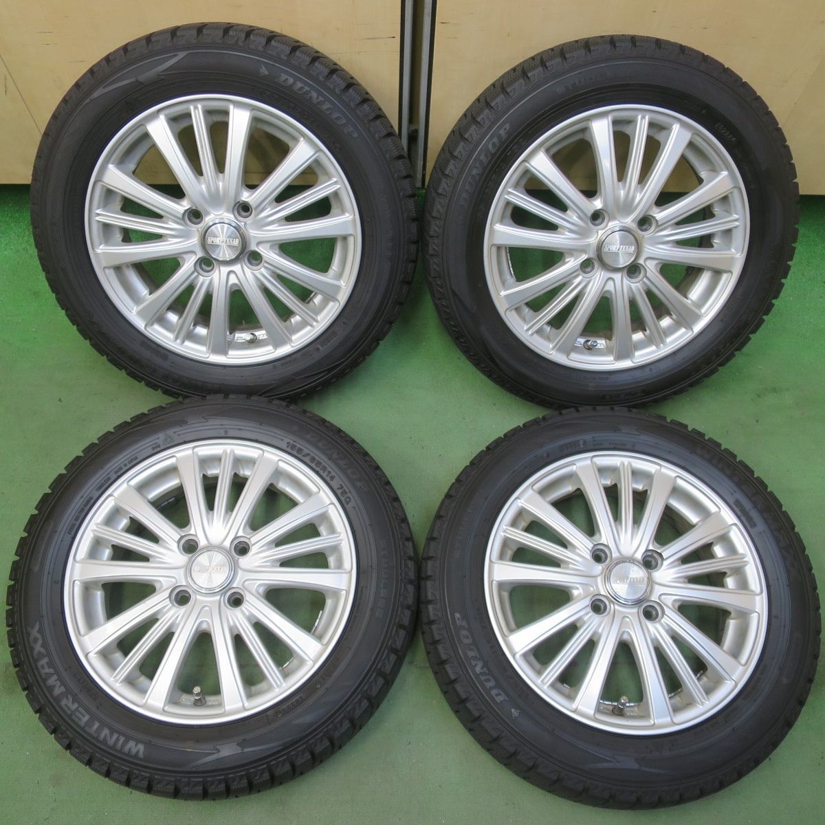バリ溝！24年！ほぼ10分◎スタッドレス 155/65R14 ダンロップ 