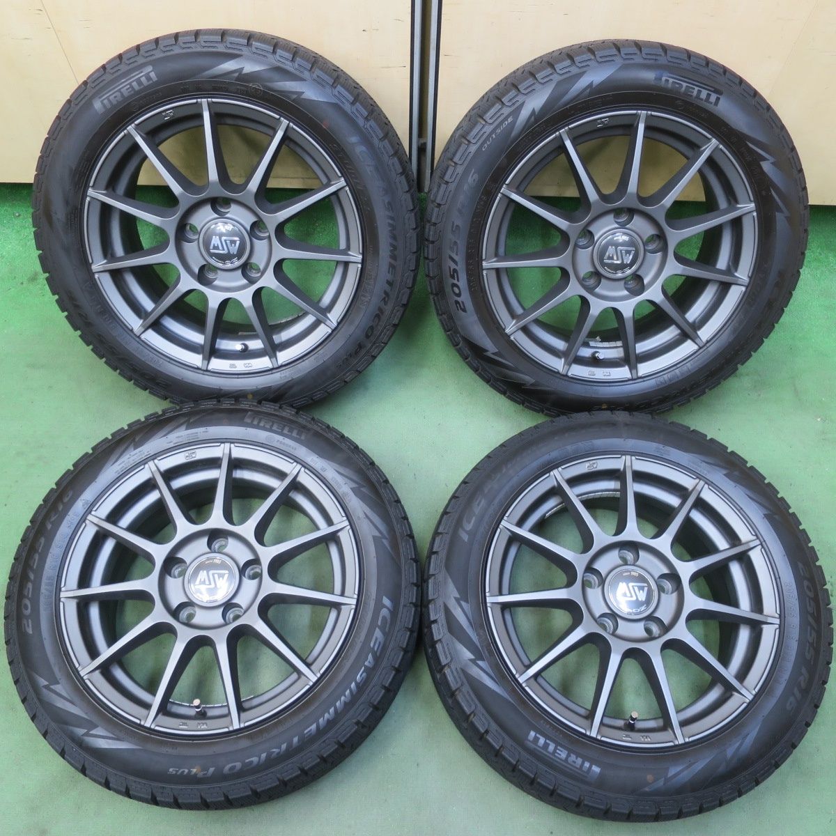 バリ溝！キレイ！9分◎BMW 等 MSW 85 O・Z 205/55R16 スタッドレス 