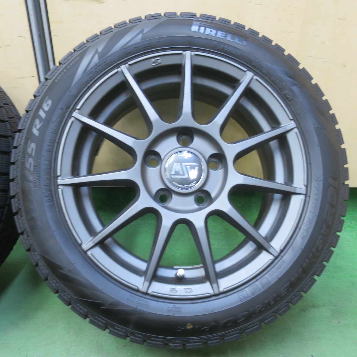 バリ溝！キレイ！9分◎BMW 等 MSW 85 O・Z 205/55R16 スタッドレス 