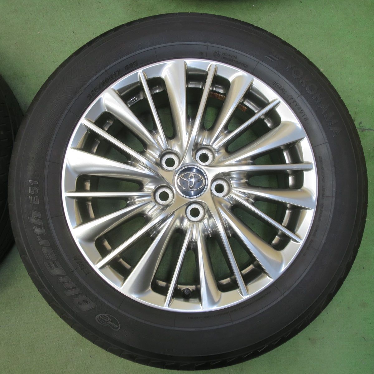 キレイ◎トヨタ 30系 アルファード ヴェルファイア 純正 225/60R17 