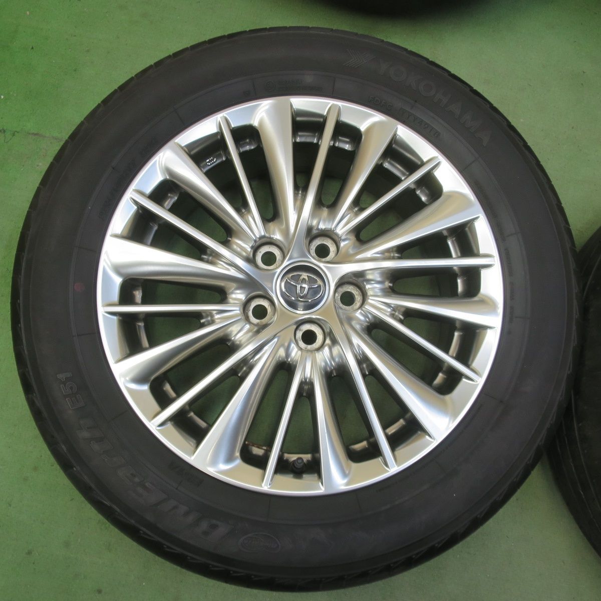 キレイ◎トヨタ 30系 アルファード ヴェルファイア 純正 225/60R17 
