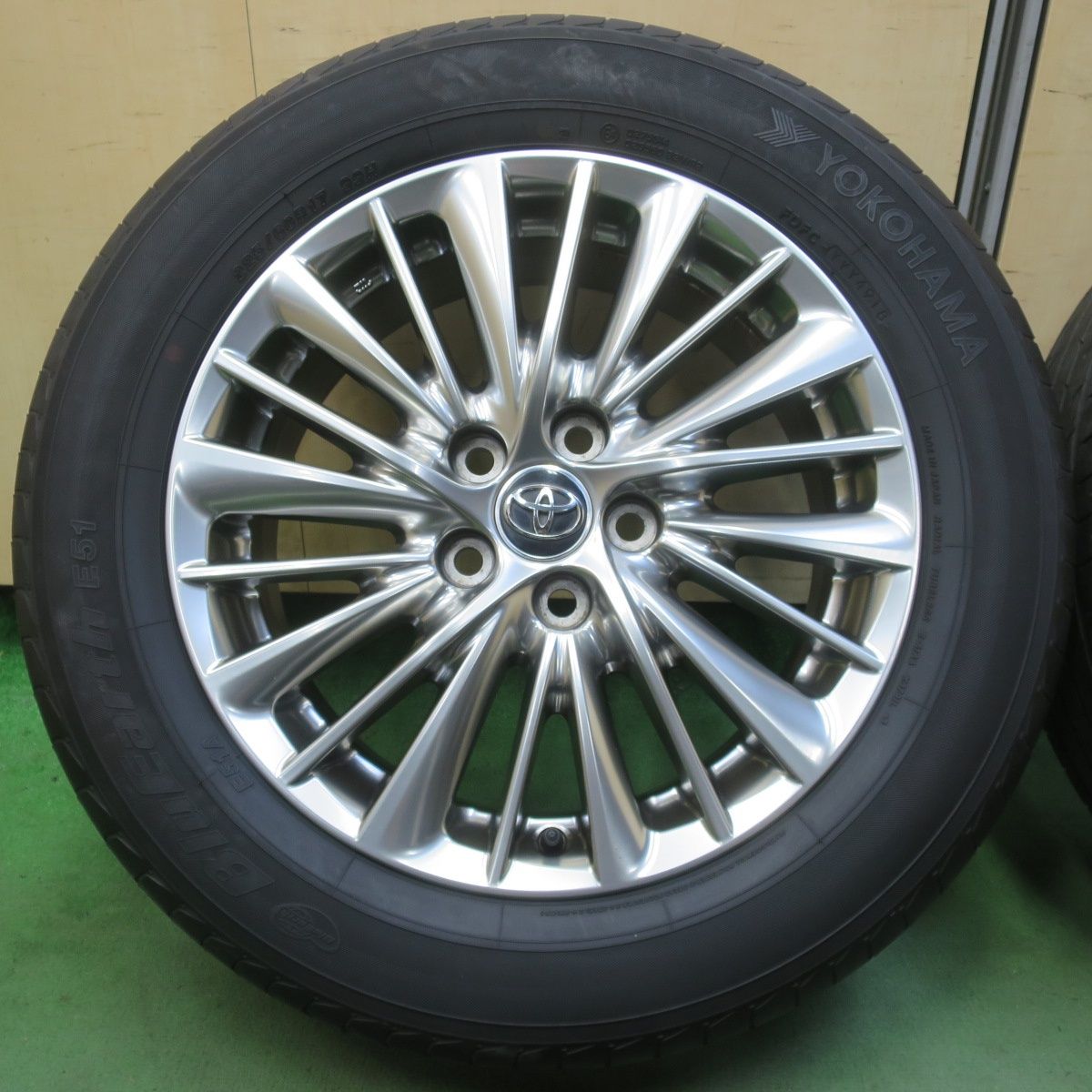 キレイ◎トヨタ 30系 アルファード ヴェルファイア 純正 225/60R17 