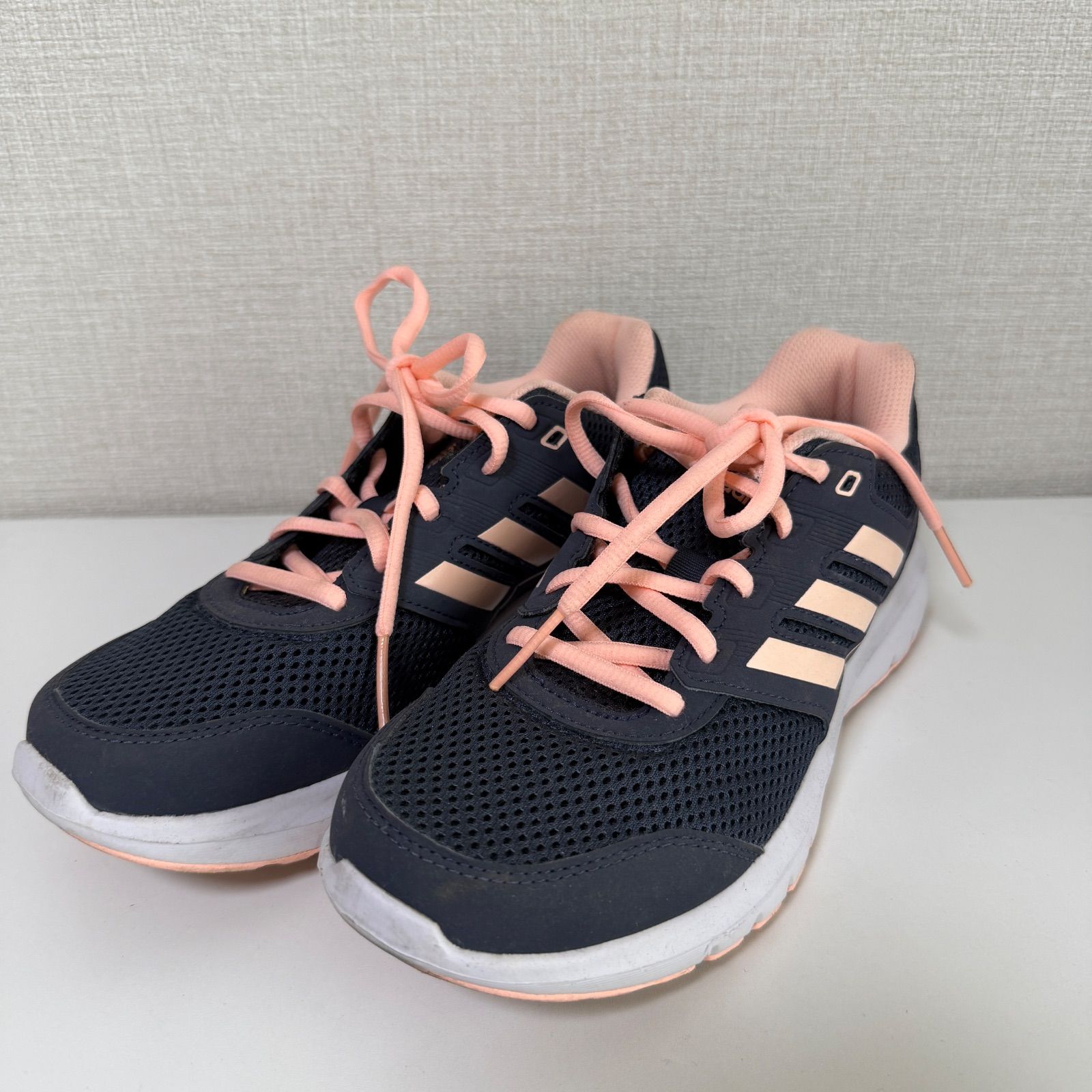 adidas アディダス スニーカー 23.0cm ネイビー ピンク B75582 - メルカリ