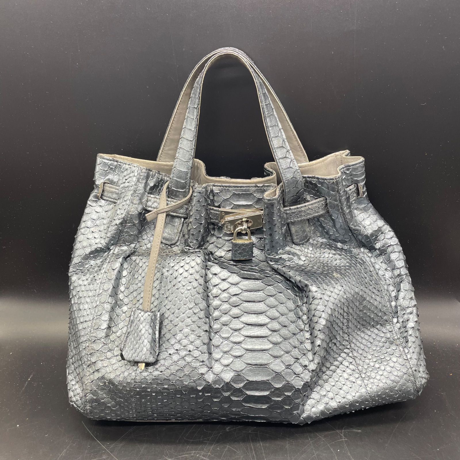 SUN REMY ハンドバッグ メタリックグレー カデナ 鍵付 梅屋敷店 - メルカリ