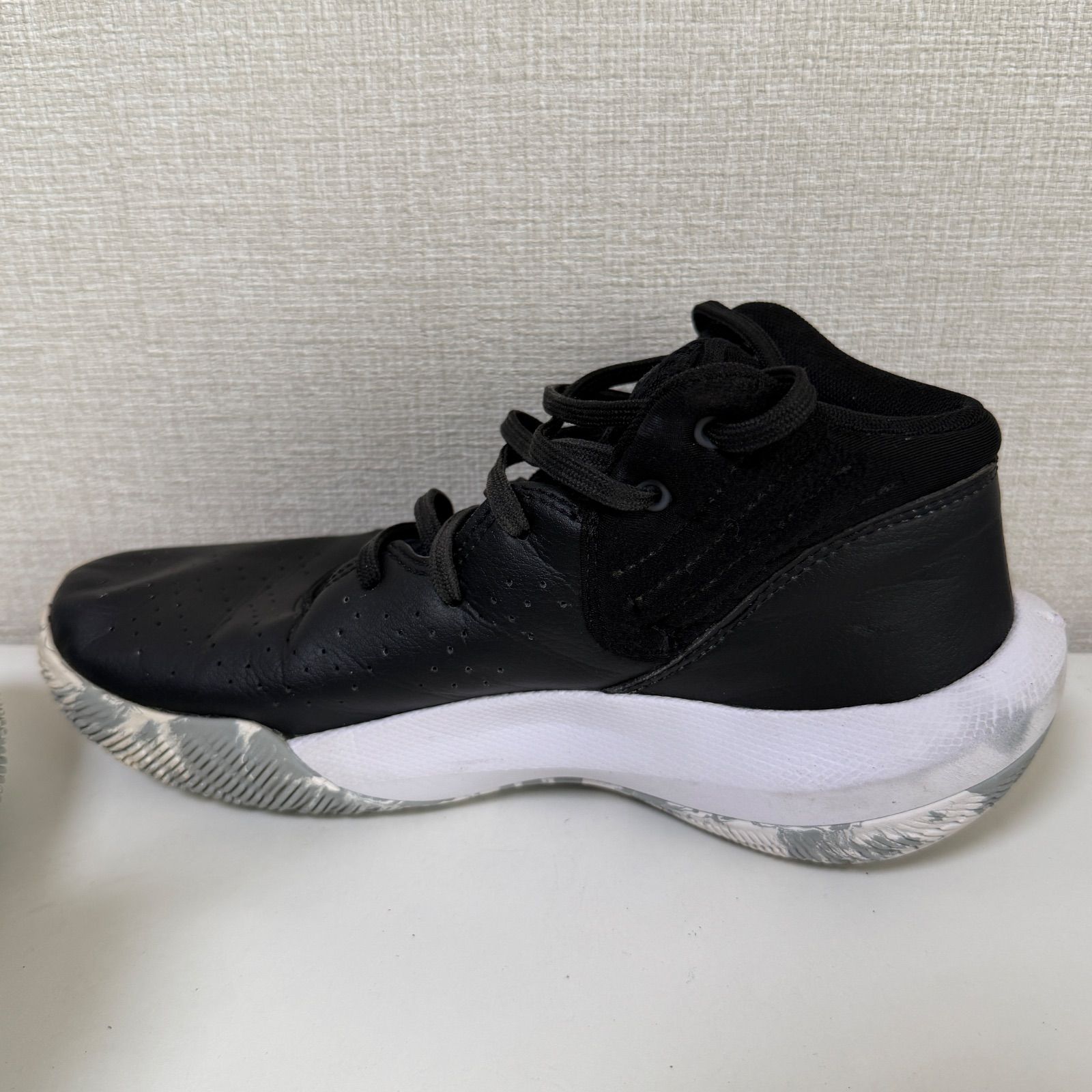 UNDER ARMOUR アンダーアーマー バッシュ 24.5cm 黒 3025349-001