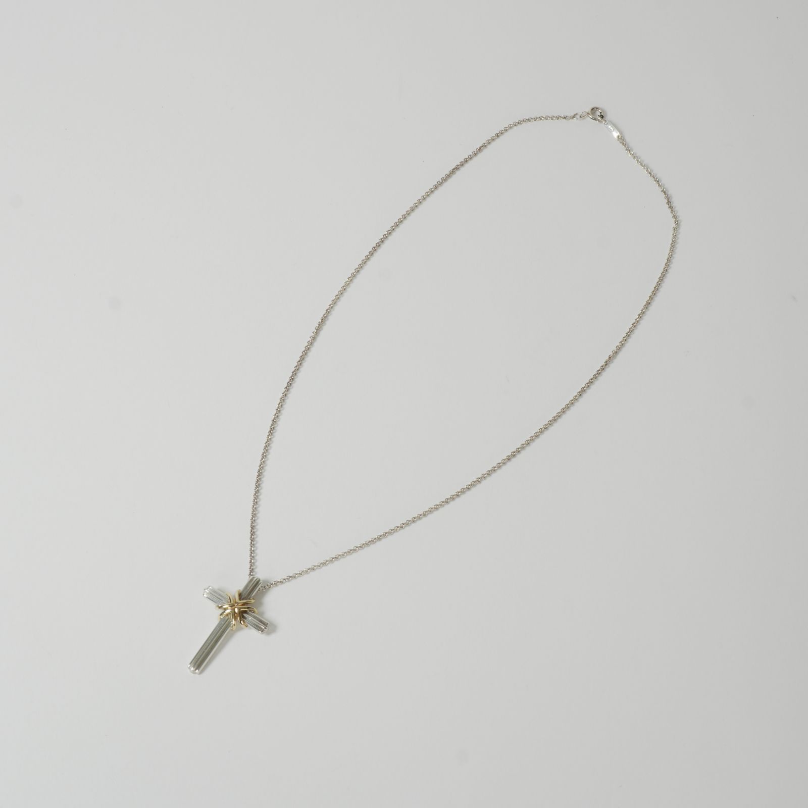 TIFFANY&Co. シグネチャークロス ペンダント ネックレス 18KYG 