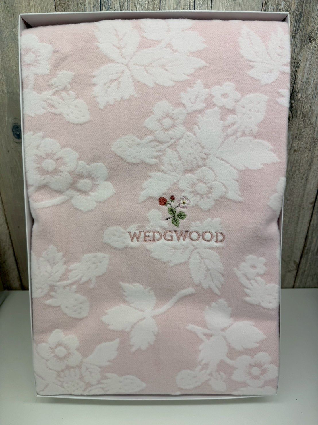 WEDGWOOD 綿毛布 ワイルドストロベリー 140cm x 200cm 毛布