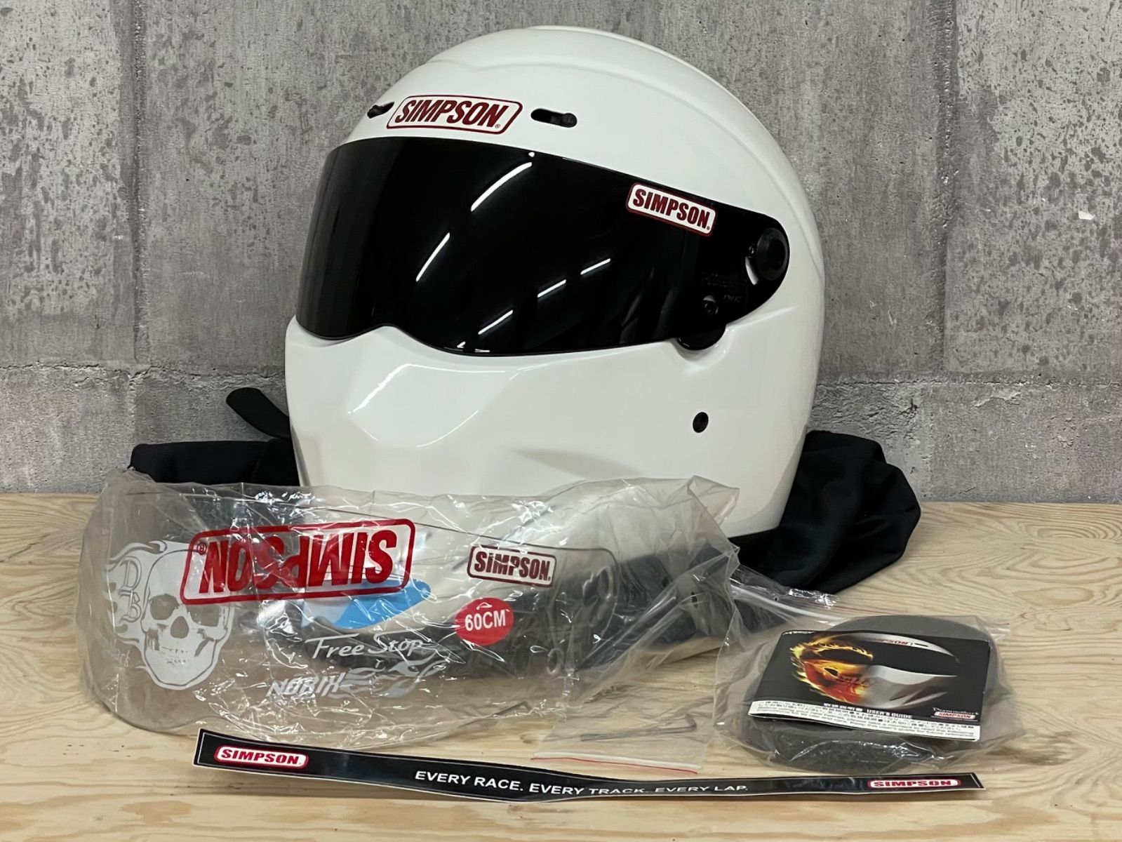 H-07008 Simpson Diamondback シンプソン・ダイヤモンドバック バイクヘルメット ホワイト size 60cm(Lサイズ相当)