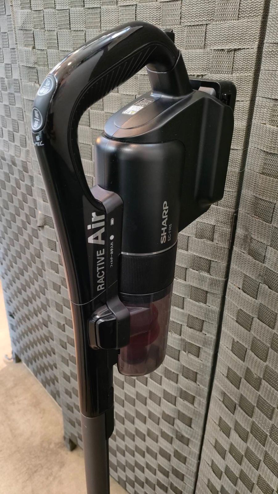 ◇SHARP 充電式掃除機 2021年製 EC-FR5-B - メルカリ