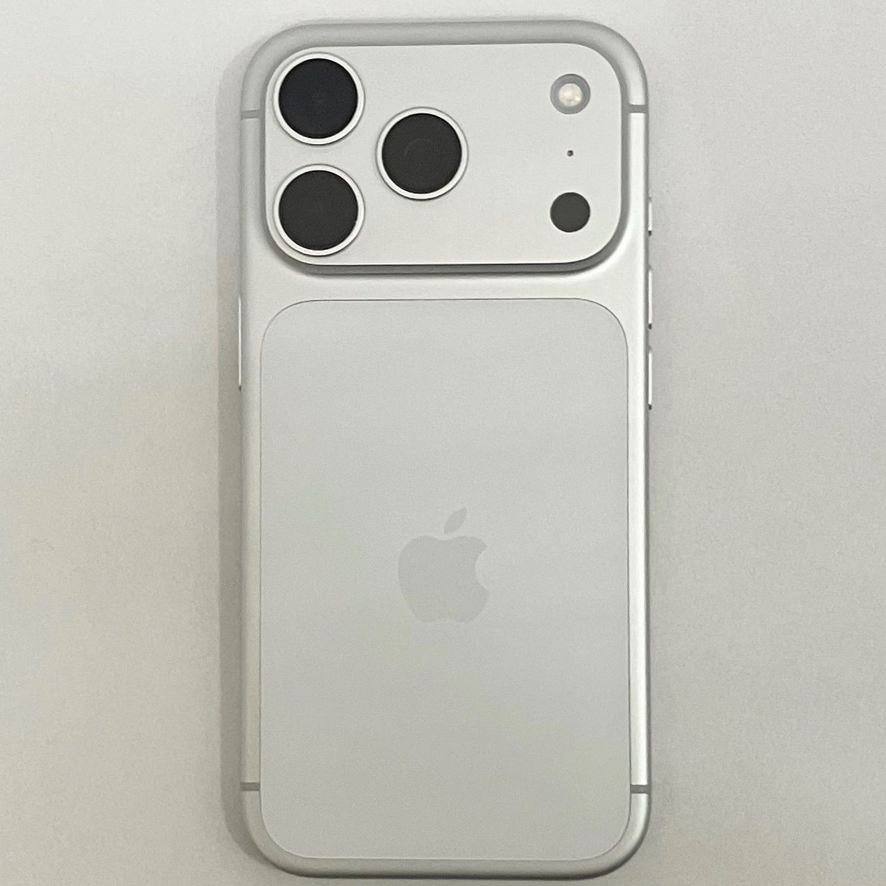 iPhone17 Pro 256GB シルバー SIMフリー ほぼ新品 - メルカリ