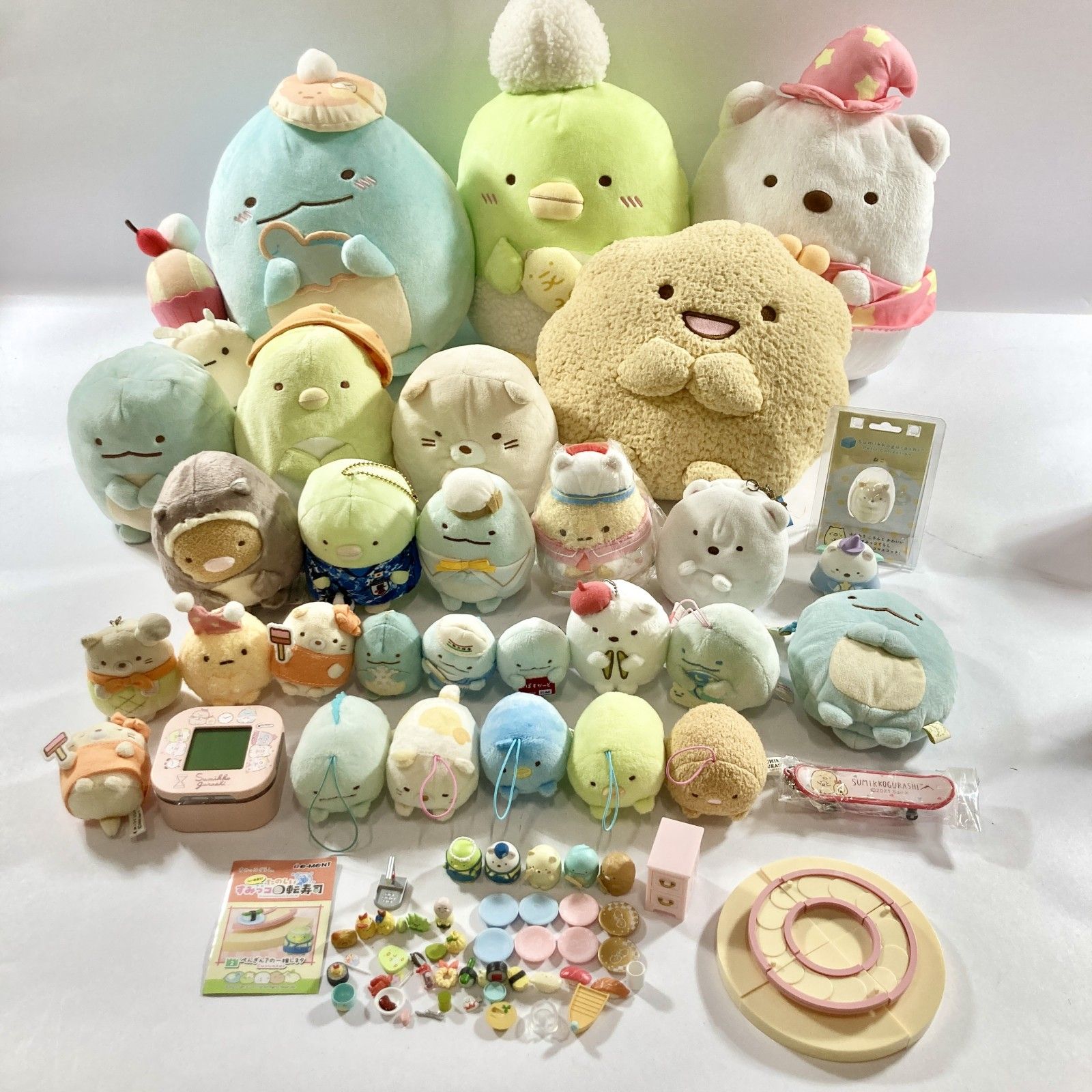 ★ すみっコぐらし グッズ 大量 まとめ商品 ぬいぐるみ マスコット 雑貨 など とかげ ねこ しろくま とんかつ ぺんぎん 現状品 2.45kg