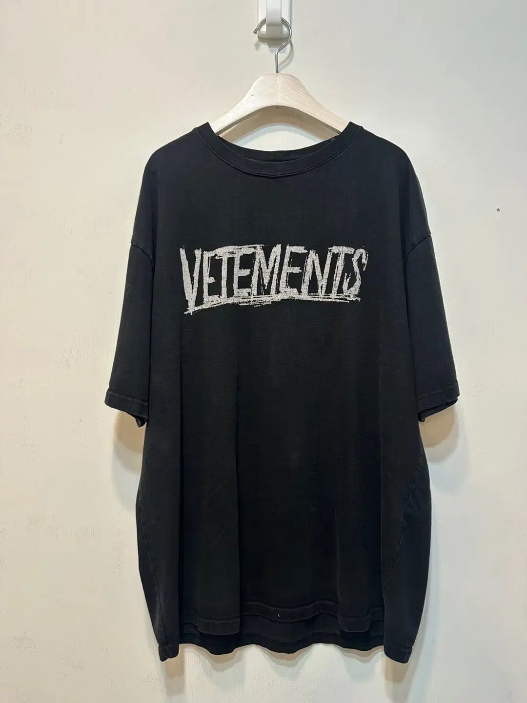 AH2021 world Tour Tee VETEMENTS ヴェトモン