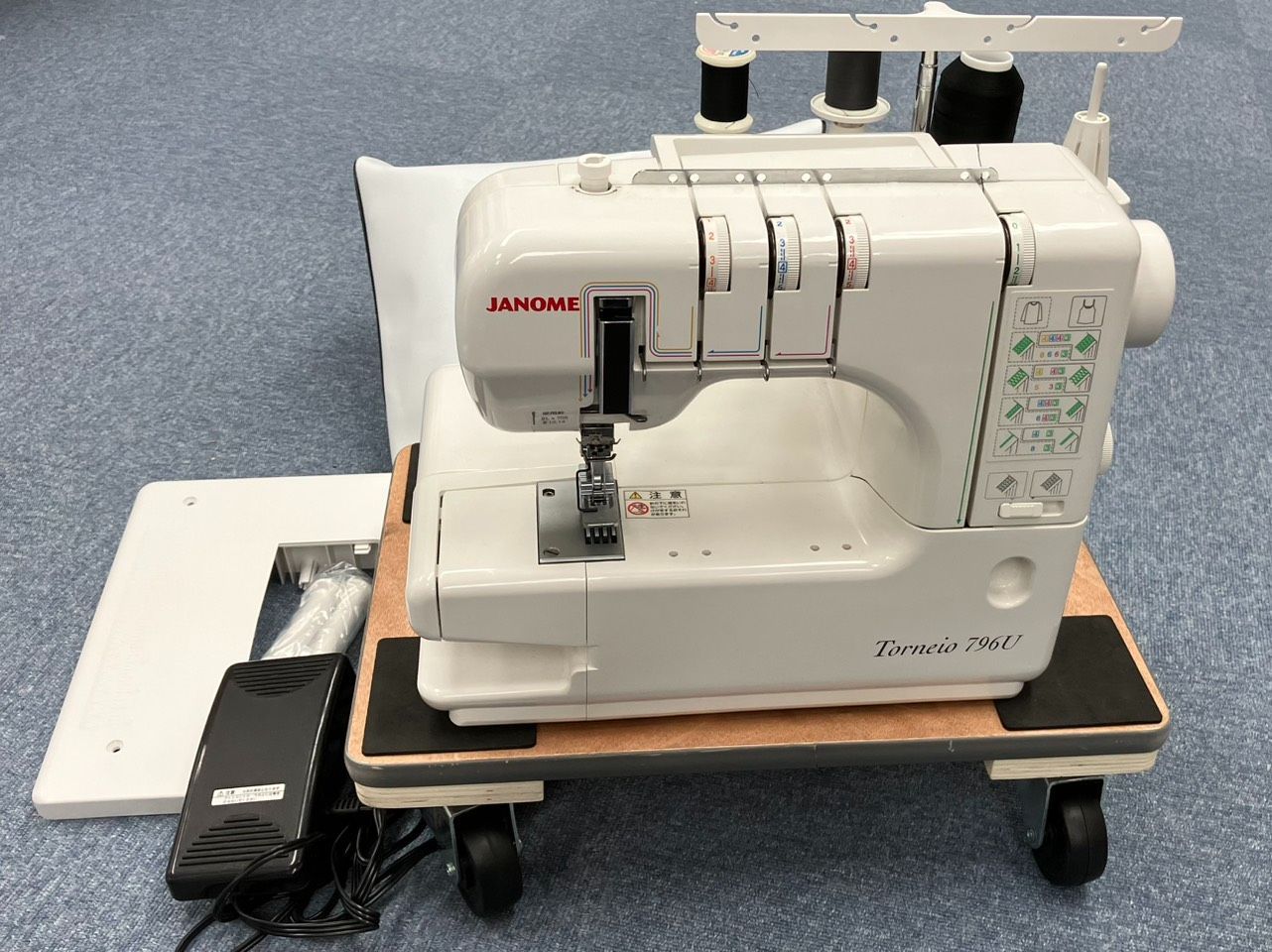 H020-SA4-400 JANOME ジャノメ カバースティッチ専用ミシン Torneio トルネィロ 796U フットペダル付き ハンドクラフト 手工芸 ※針動作確認済み 23,040円