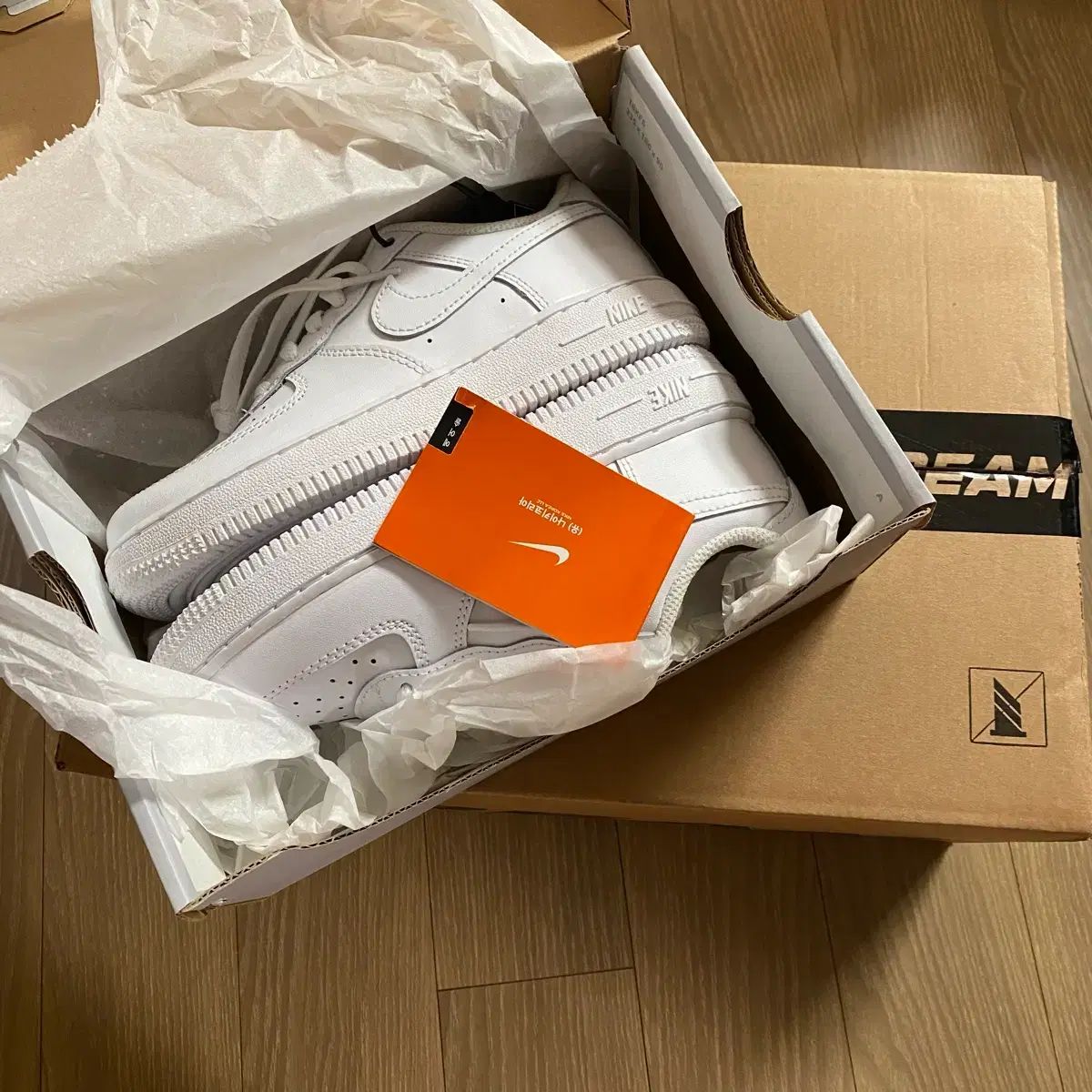 新品 NIKE エアフォース 200 正規品 クリームから購入