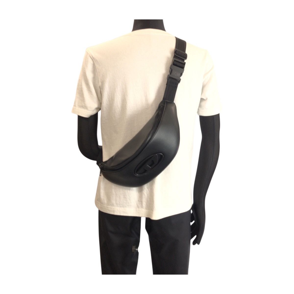 超美品 DIESEL ディーゼル ブラック 黒 ポリウレタン X10261 ボティバッグ ウエストポーチ メンズ 603223 【中古】 超美品 DIESEL ディーゼル ブラック 黒 ポリウレタン X10261 ボティ