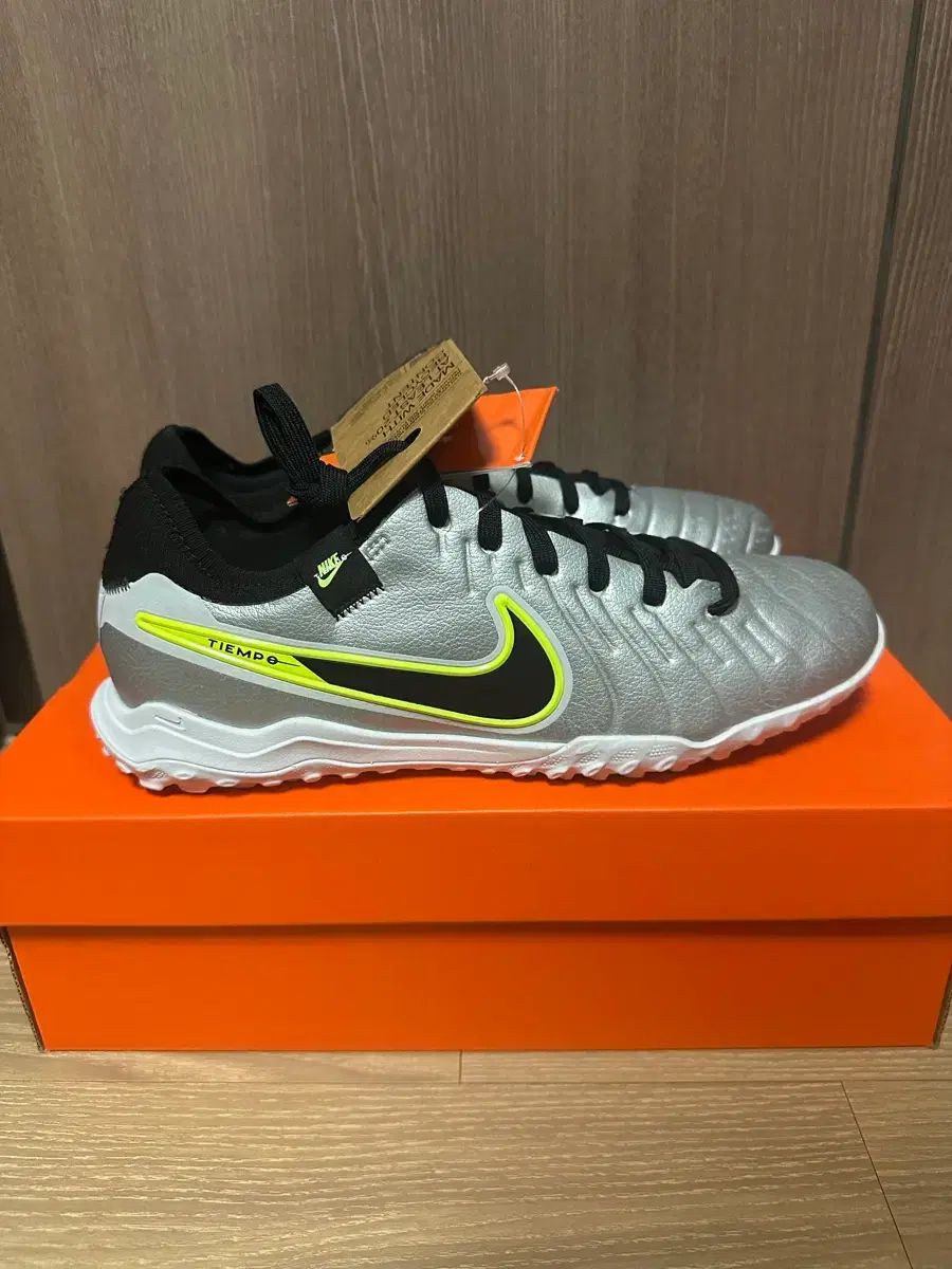 ナイキ ティエンポ レジェンド10 プロ (新品 265)