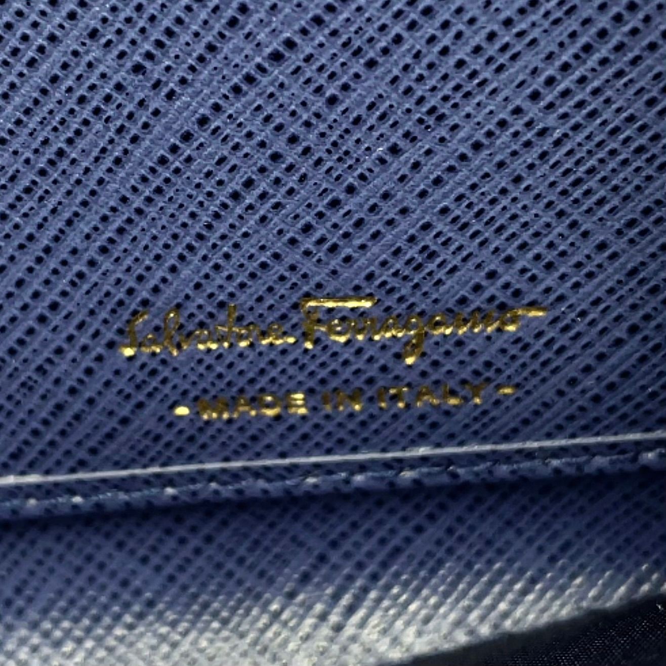新着】Salvatore Ferragamo ダブルガンチーニ ラウンドジップ レザー