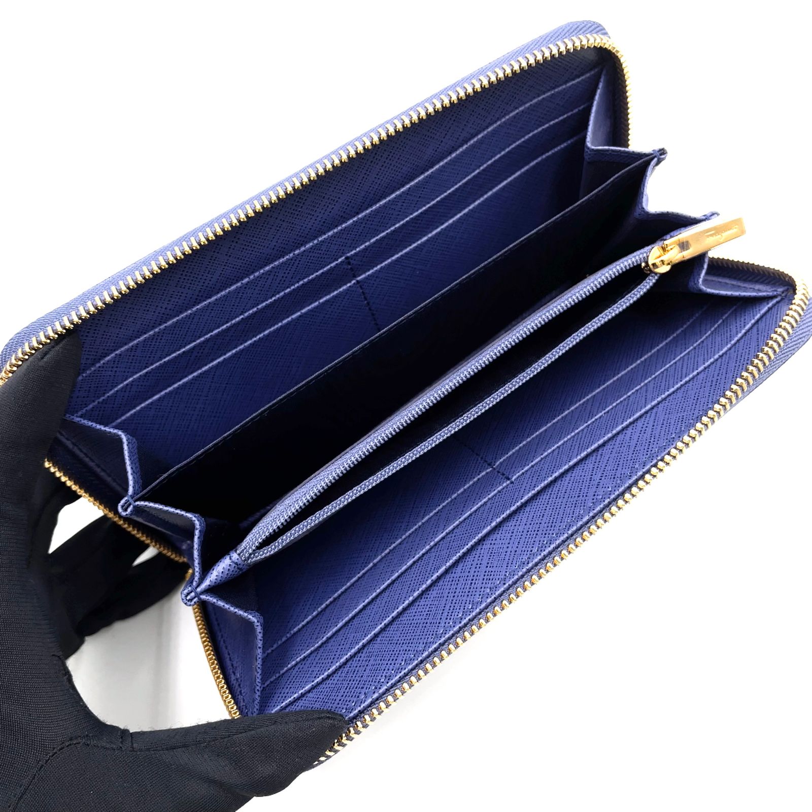 新着】Salvatore Ferragamo ダブルガンチーニ ラウンドジップ レザー