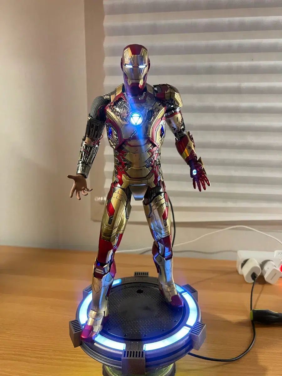 ホットトイズ アイアンマン マーク42 2 0 Deluxe Ver.