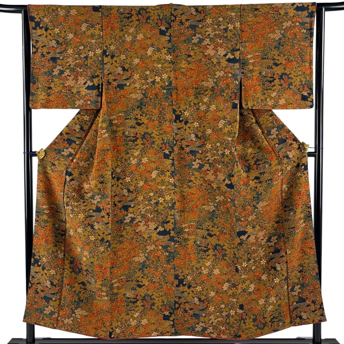 【美品】 小紋 身丈151.5cm 裄丈63cm S 袷 樽本伊勢蔵 落款 草花 流水 黄土色 正絹 秀品 【中古】