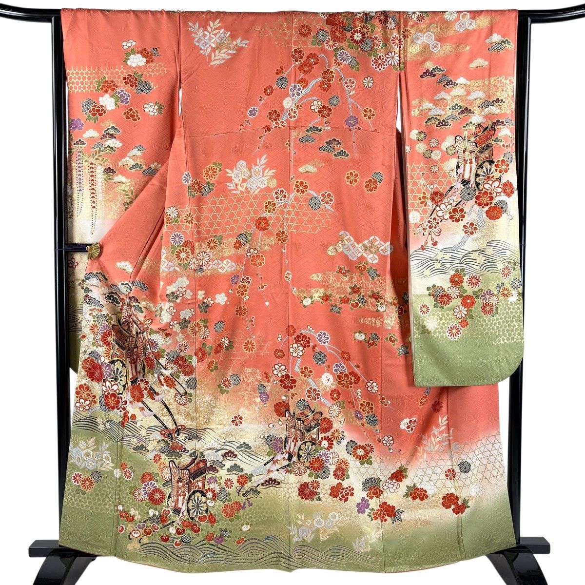【美品】 振袖 身丈162.5cm 裄丈64.5cm M 袷 御所車 草花 金糸 金彩 サーモンピンク 正絹 秀品 【中古】 8,378円