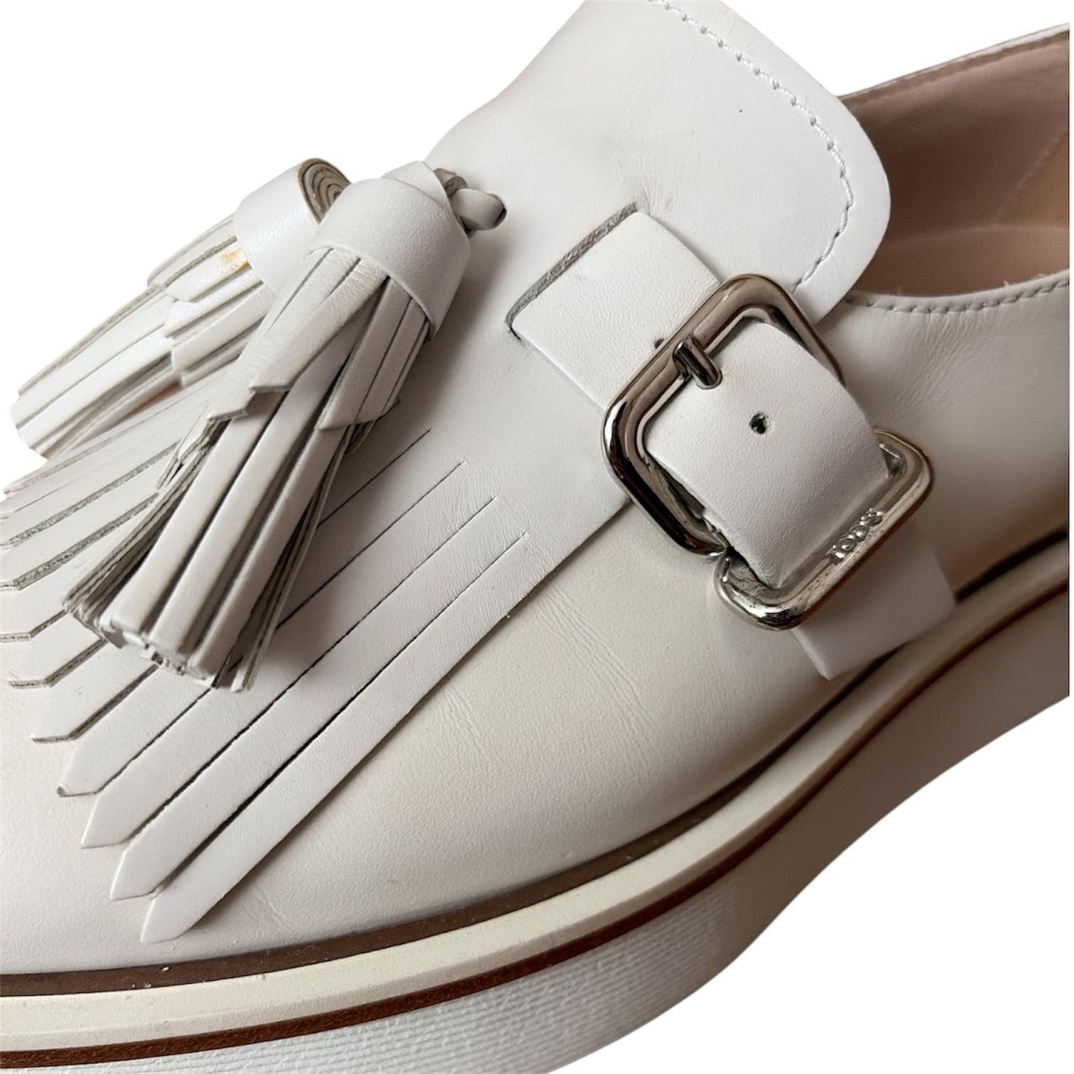 トッズ Tod's 厚底ローファー タッセル フリンジ ホワイト - メルカリ