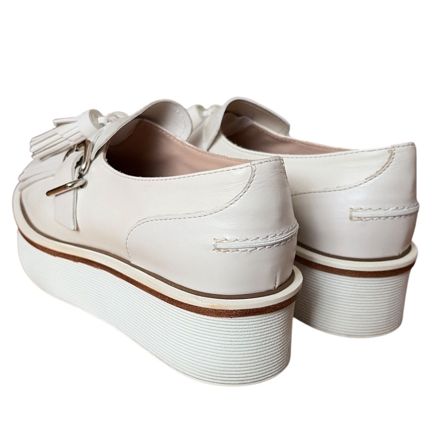 トッズ Tod's 厚底ローファー タッセル フリンジ ホワイト - メルカリ
