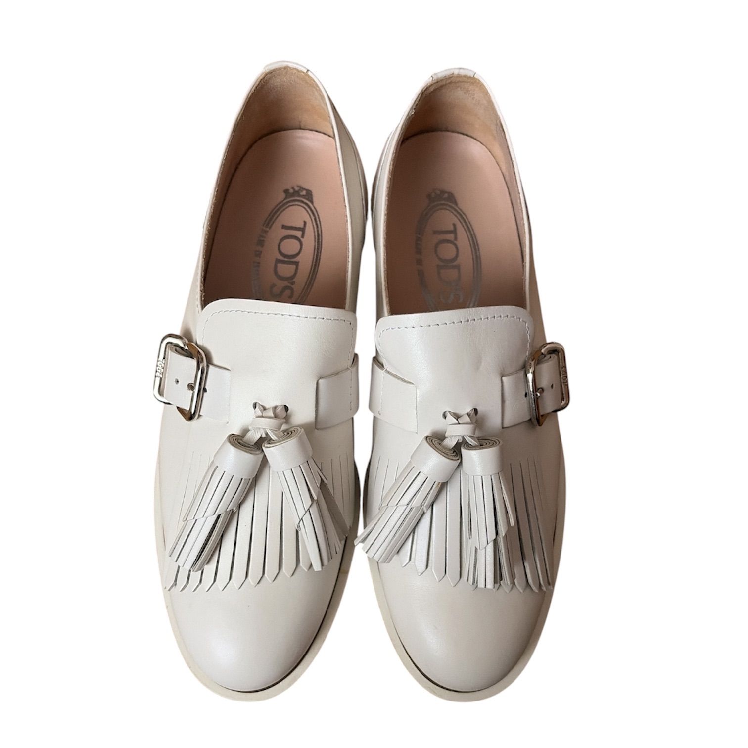 トッズ Tod's 厚底ローファー タッセル フリンジ ホワイト - メルカリ