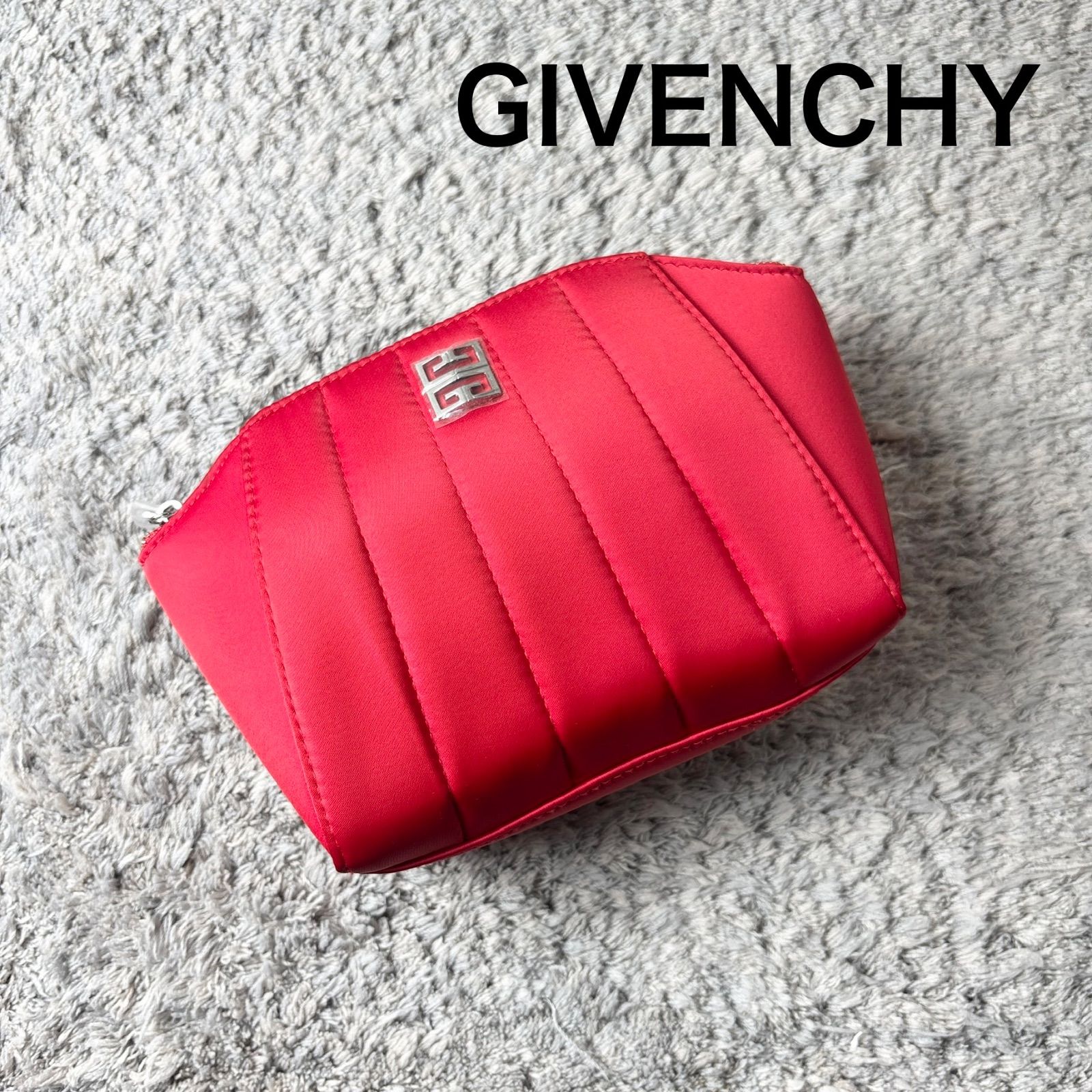 新品未使用】GIVENCHY ジバンシイ ノベルティ ポーチ 赤 キルティング