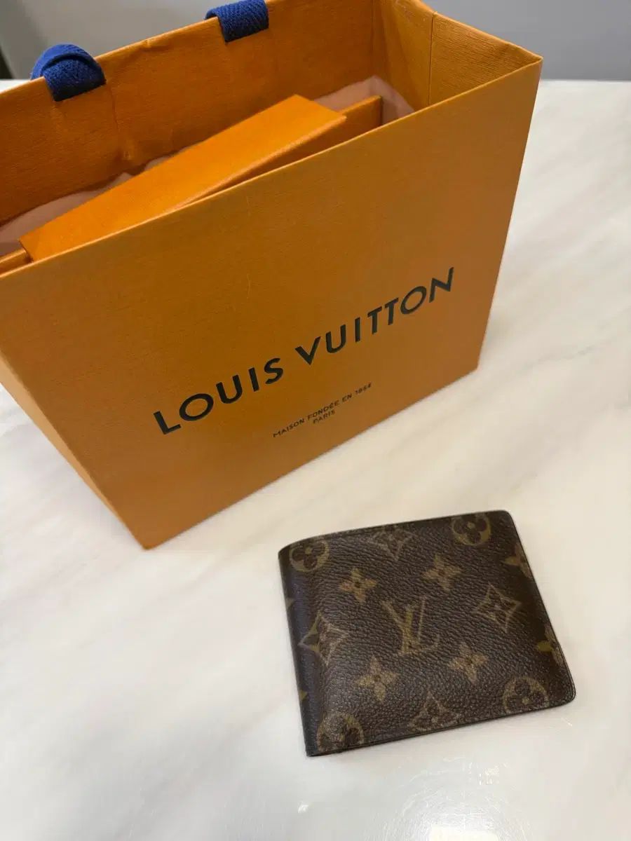 ルイヴィトン マルチ フール ウォレット モノグラム 二つ折り財布 フルセット 44,670円
