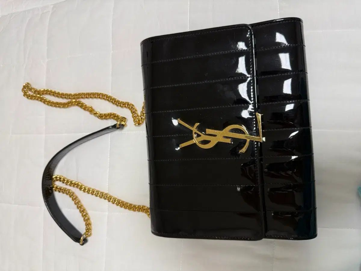 イヴ・サンローラン YSL エナメル チェーン ショルダーバッグ ブラック
