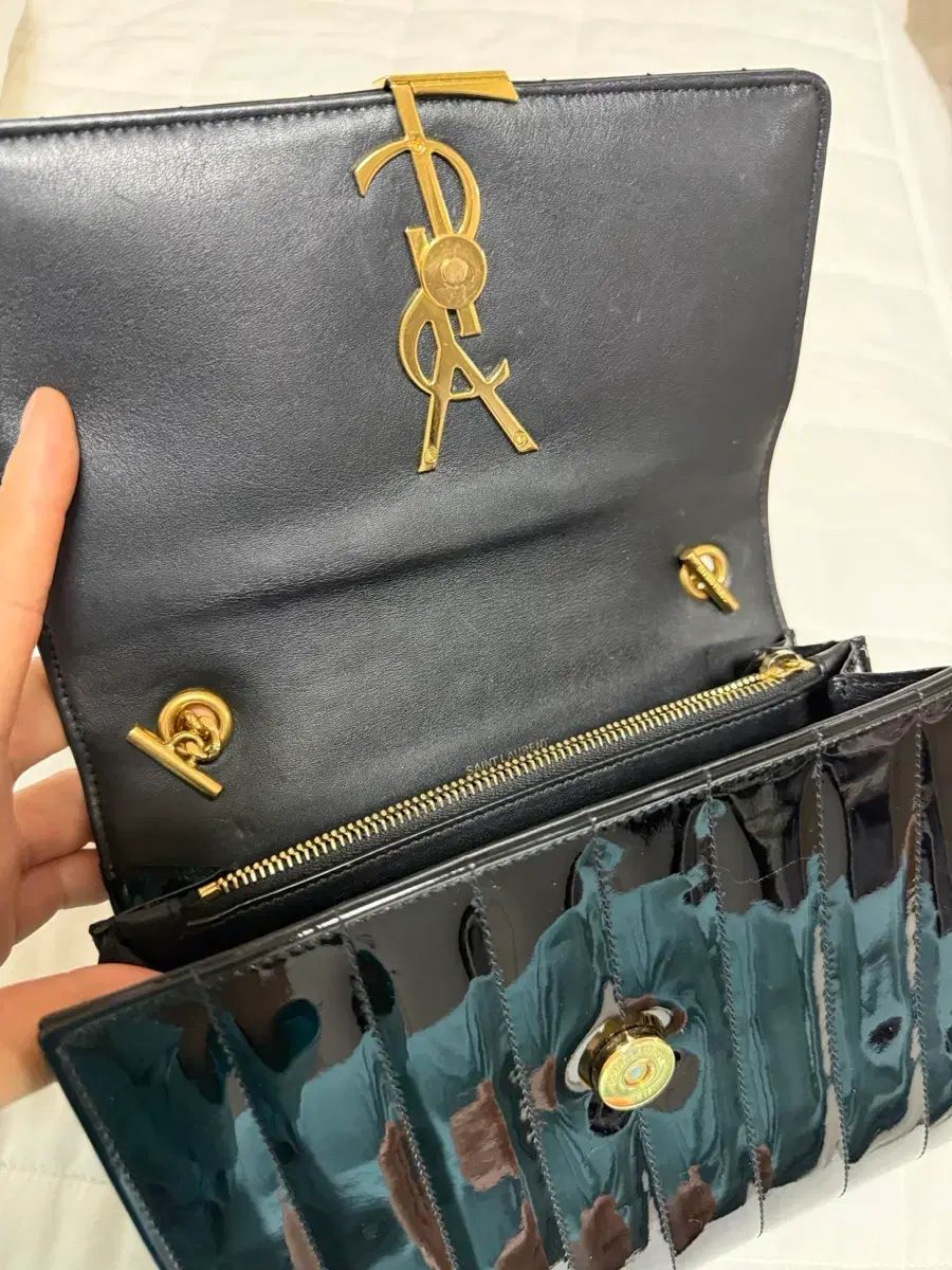 イヴ・サンローラン YSL エナメル チェーン ショルダーバッグ ブラック