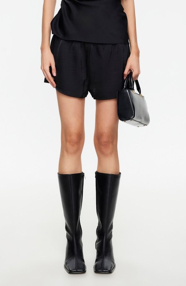 ライオネス レディース ボトムス ハーフパンツ・ショーツ ショートパンツ サテン LIONESS Bare Satin Shorts NOIR