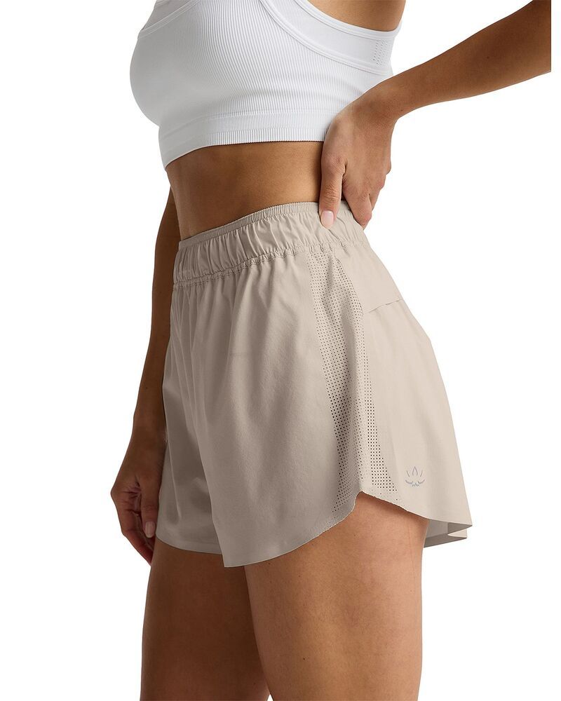 ビヨンドヨガ レディース ボトムス ハーフパンツ・ショーツ ショートパンツ Beyond Yoga Solemate 25 Shorts Oat