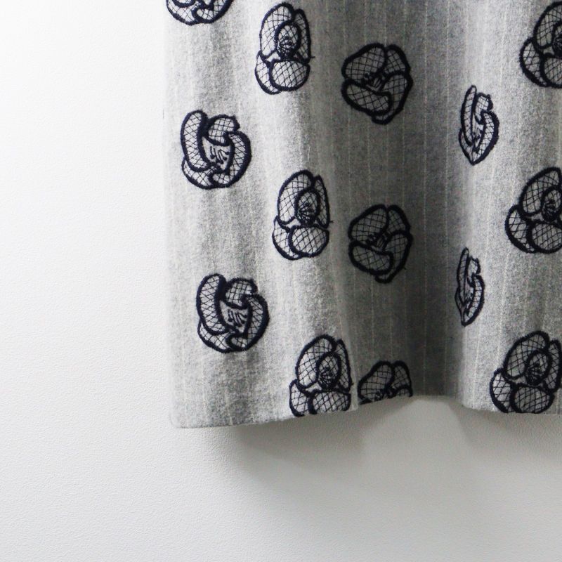 Archive サリースコット Scott 刺繍 フラワー ウールスリーブレス